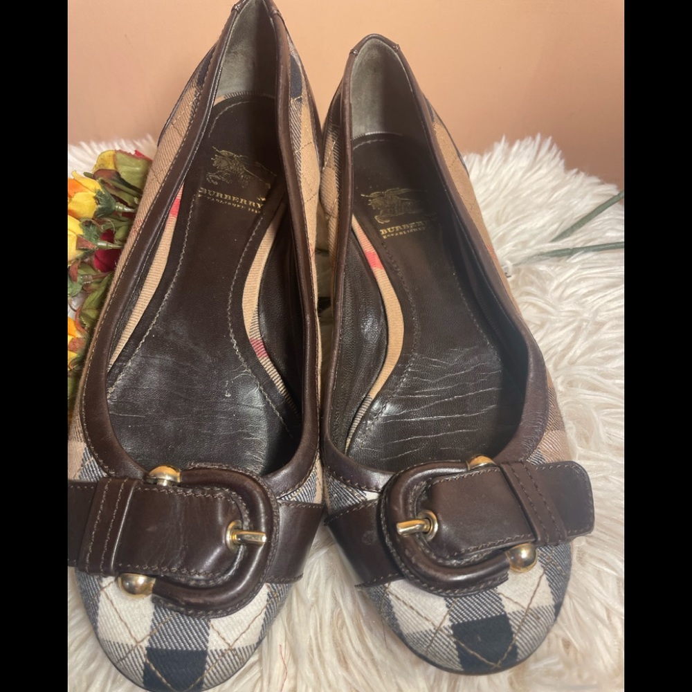 Burberry flat shoes